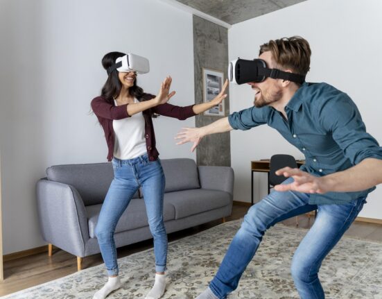 Augmented Reality vs. Virtual Reality What’s the Difference - ArticleWing